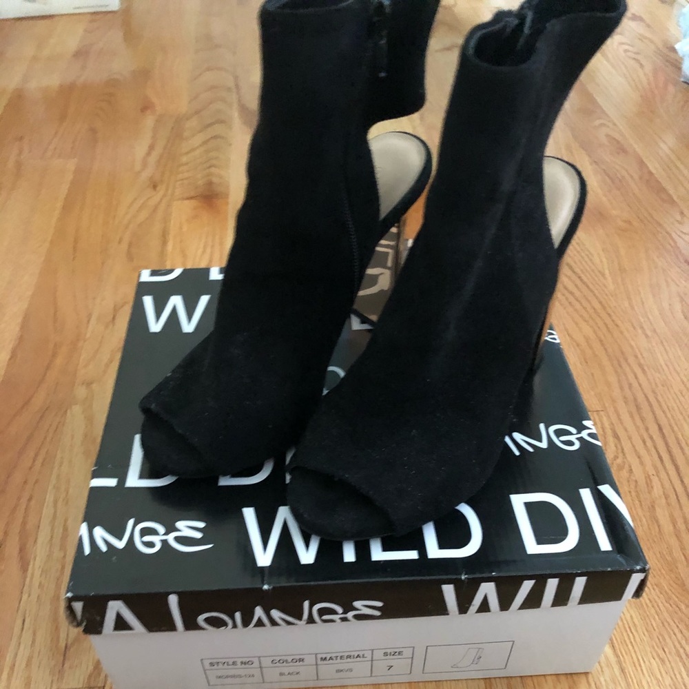 Wild Diva booties size 7